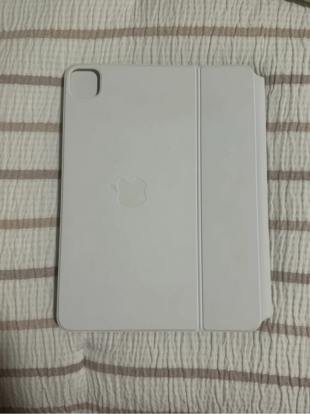Apple White Silicone Smart Folio for iPad with Camera Cutout